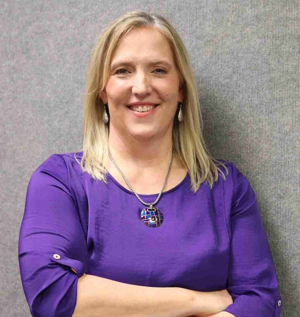 headshot of Pam Harris