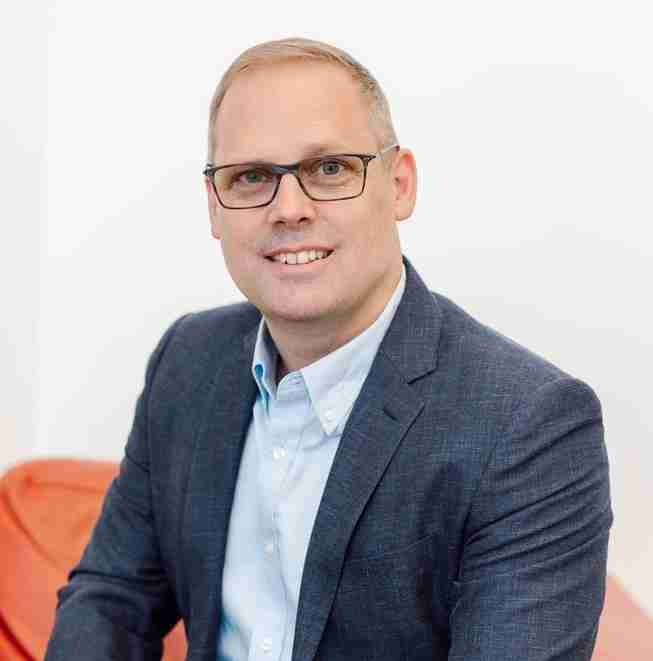 headshot of Ric Phillips